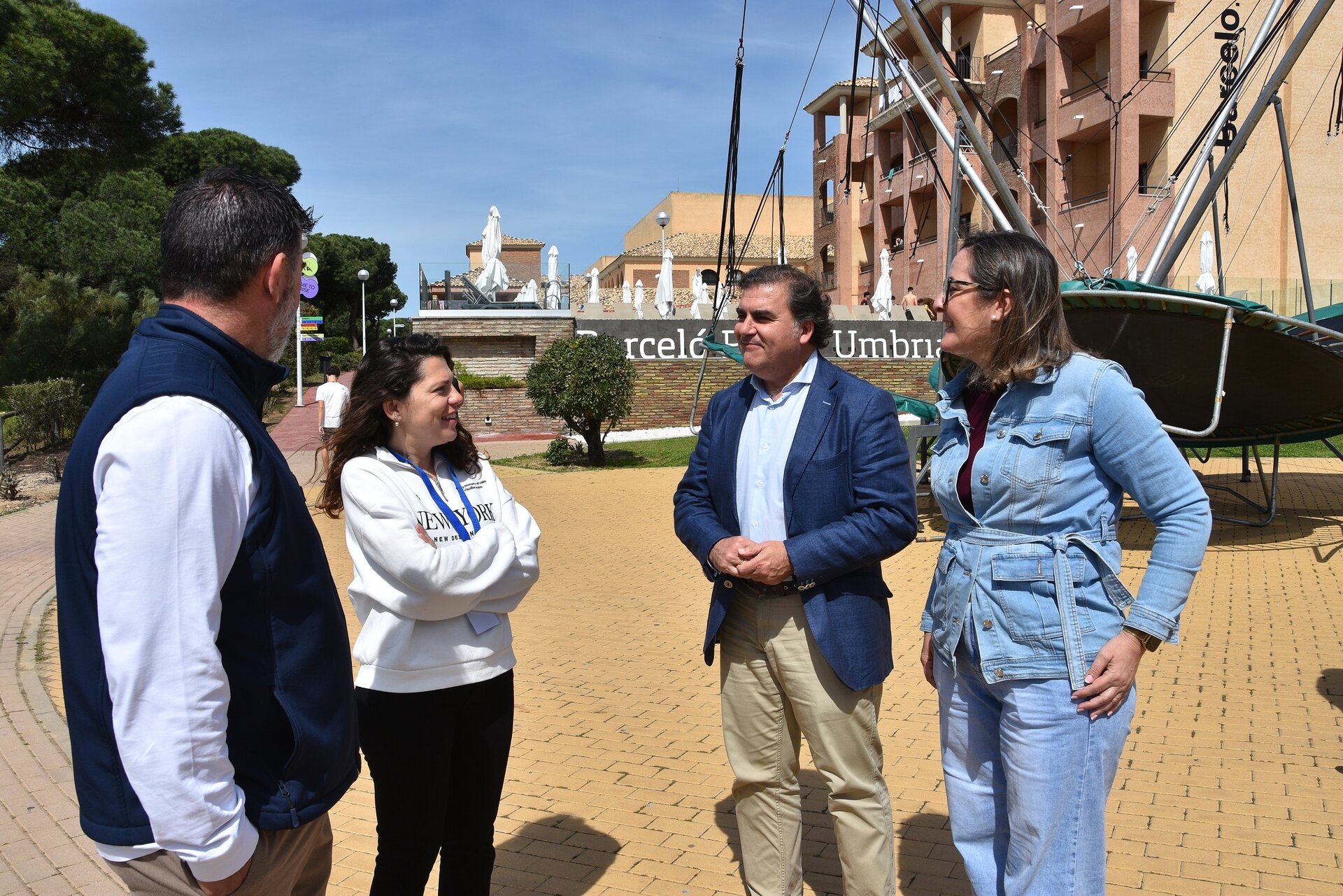 Cansino visita el Barceló para recibir a los estudiantes lusos