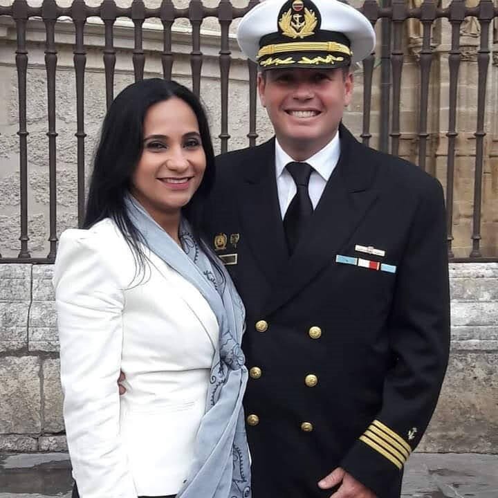 Con su esposa Yoli en la Catedral de Sevilla en la boda de un familiar