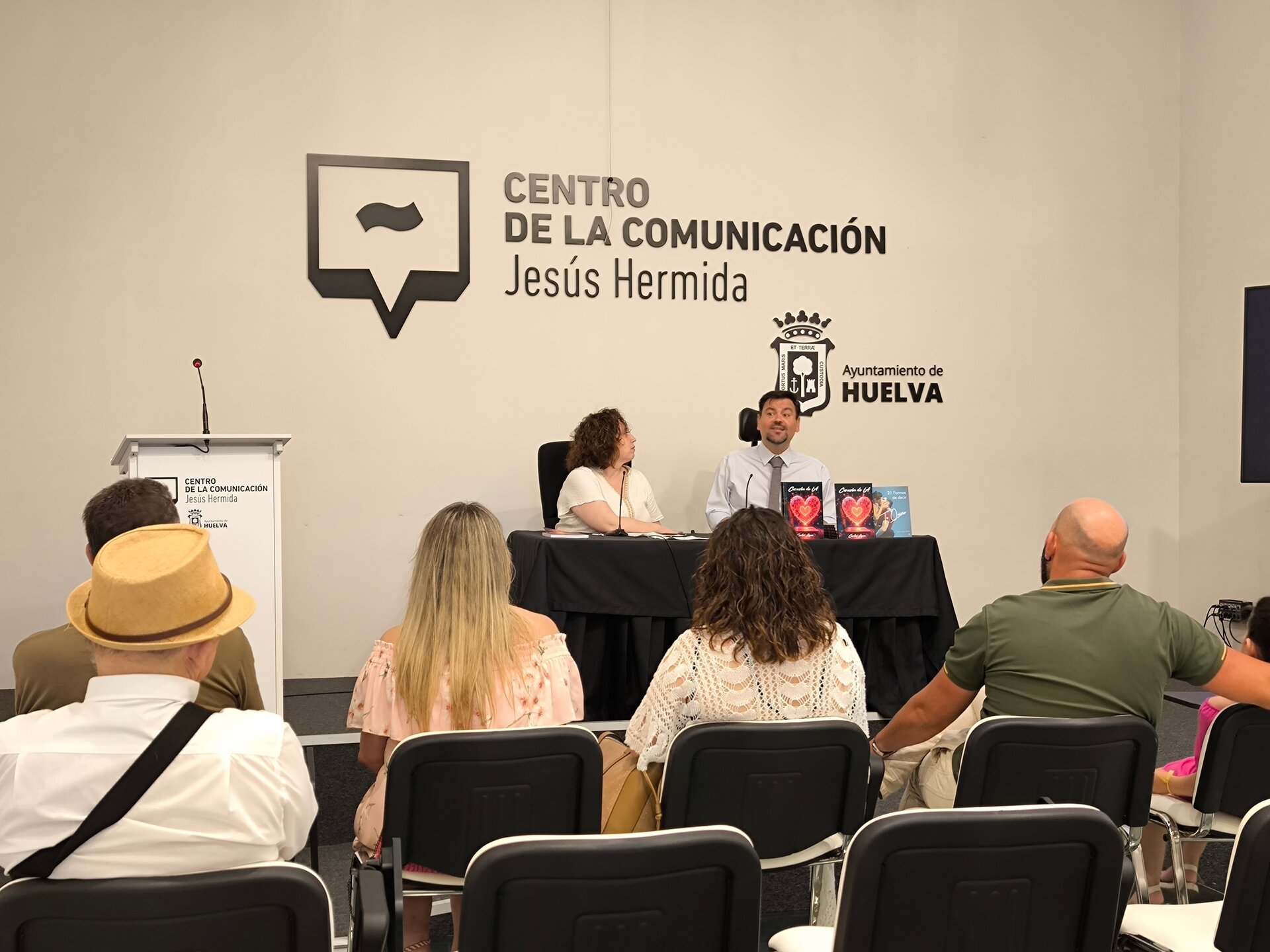 Carlos López presenta su última obra literaria ,"Corazón de IA"