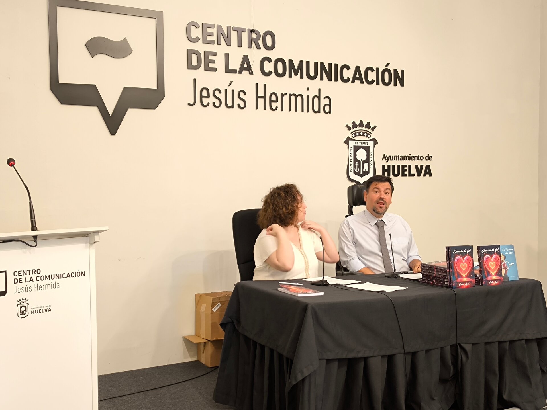 Carlos López presenta su última obra literaria ,"Corazón de IA"