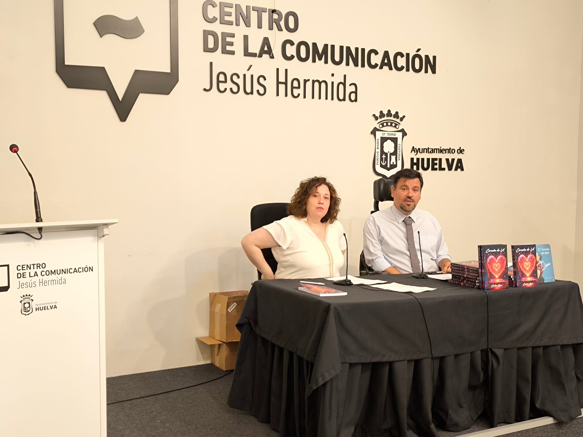 Carlos López presenta su última obra literaria ,"Corazón de IA"