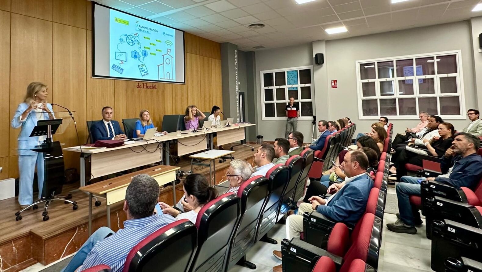 F2 Más de una veintena de municipios onubenses se adhieren al programa ‘La Administración Cerca de Ti’