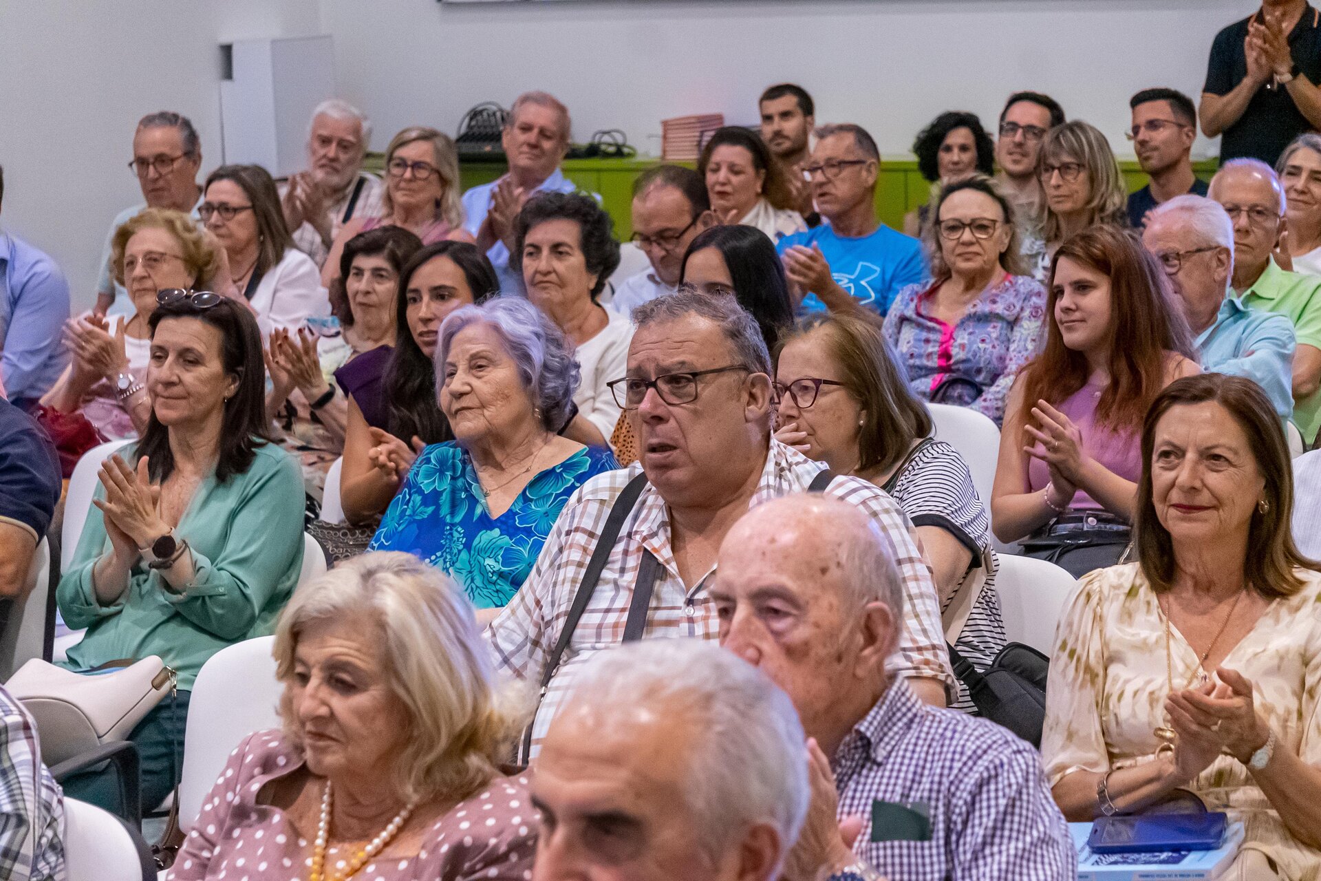 Toni Garrido presenta su libro "El origen e historia de las Fiestas Colombinas"