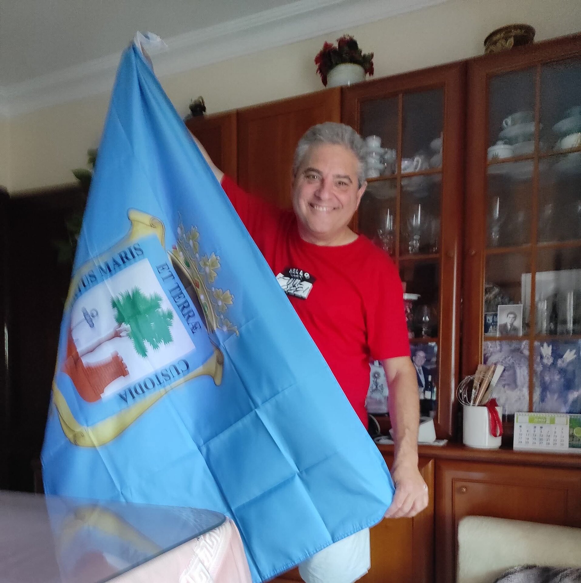 Siempre enarbolando la bandera de Huelva, allá donde va
