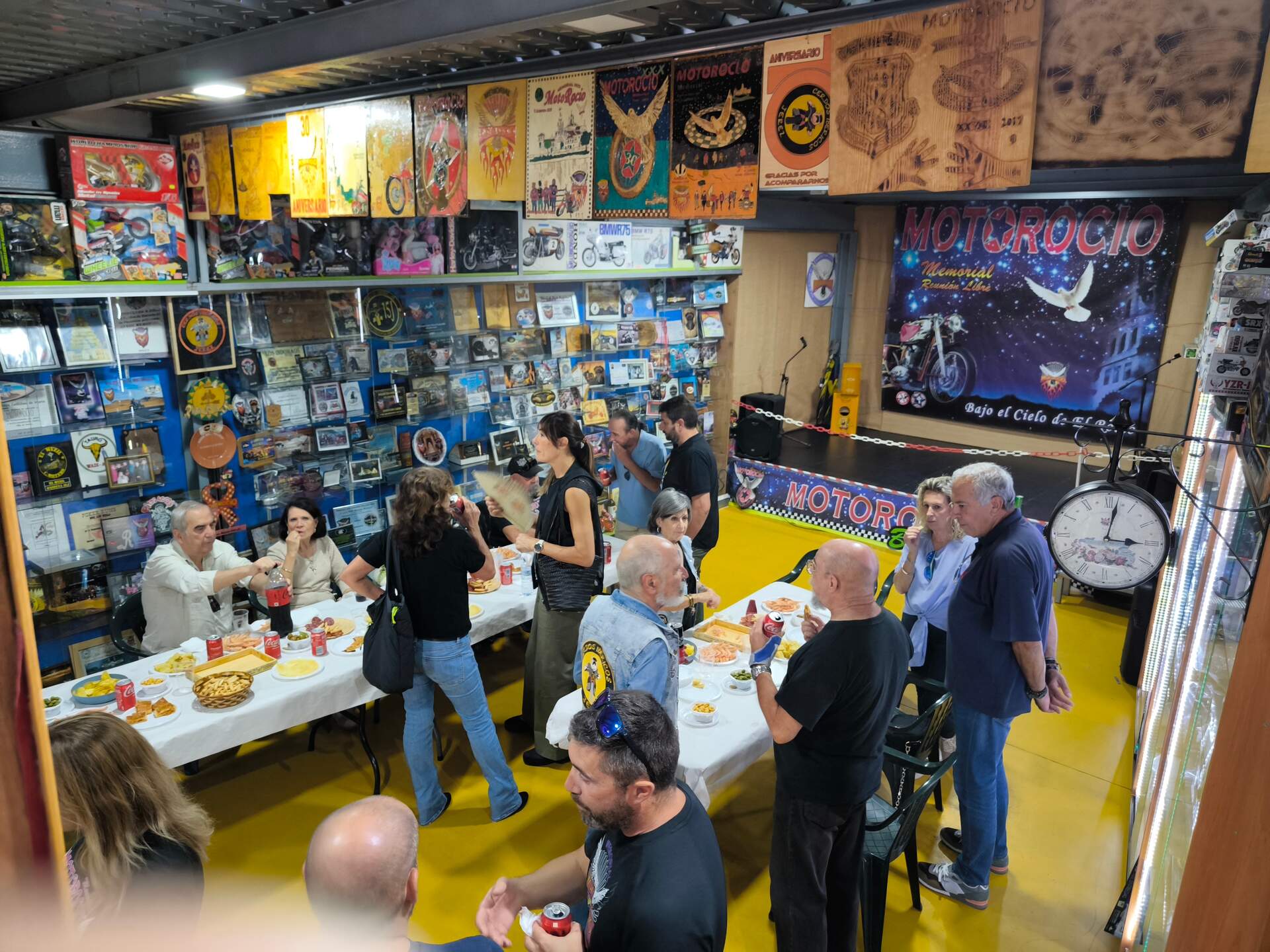Vista con algunos invitados