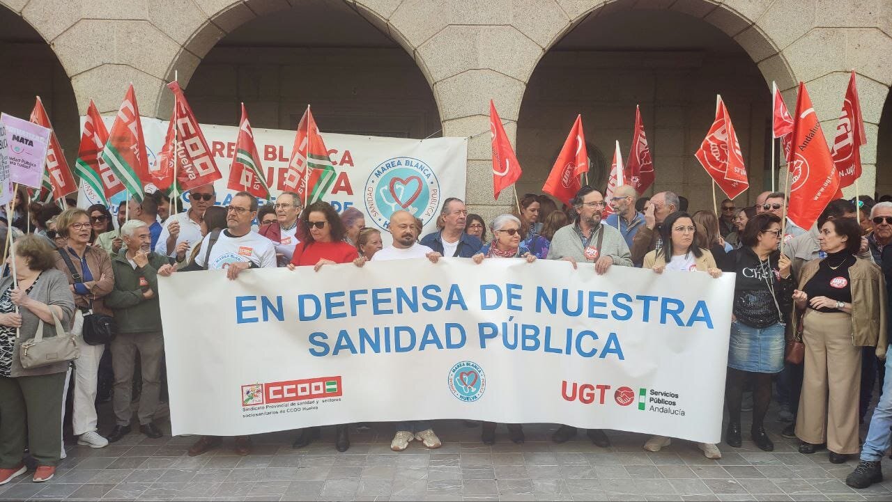 Cientos de onubenses han hecho un llamamiento por la Sanidad Pública. / Fotografía: MG.
