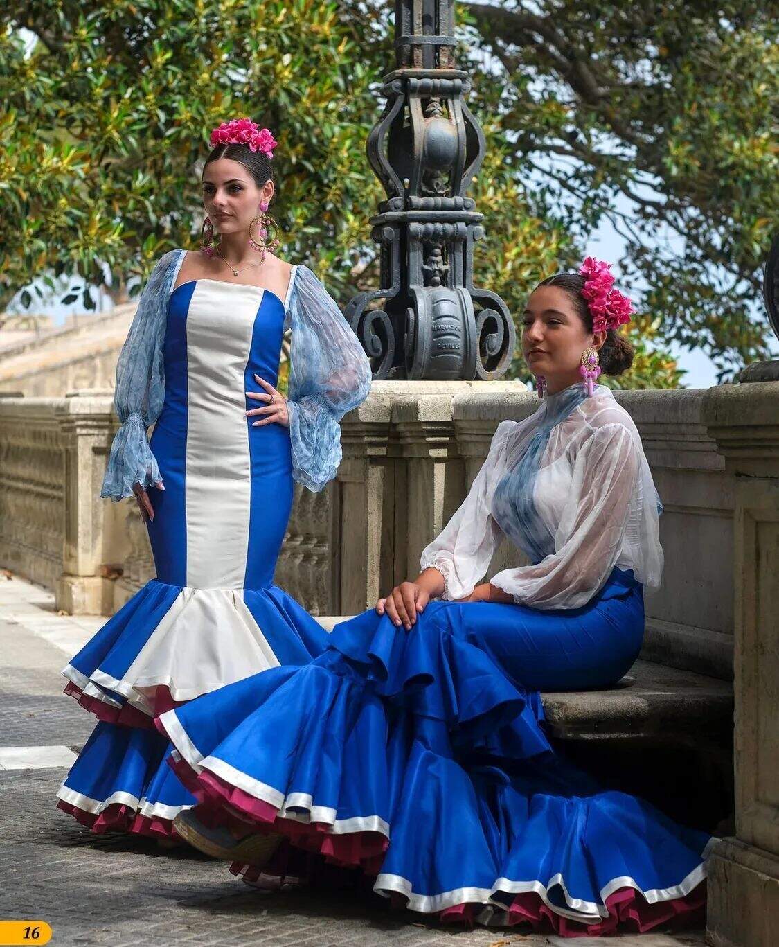 Dos de sus diseños de la colección Apodaca del certamen Volantes de Cádiz