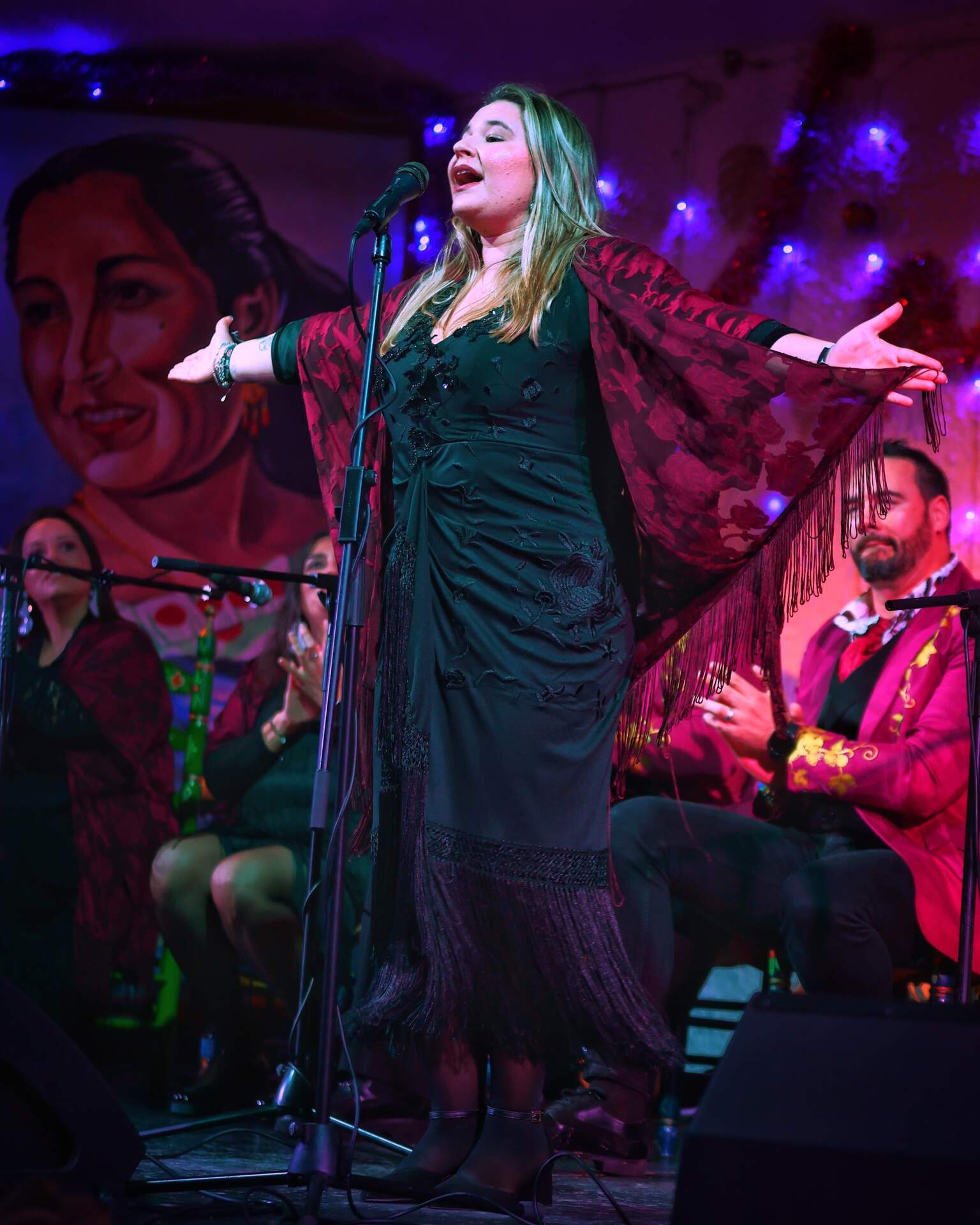 Otra de sus clientas luciendo uno de sus diseños