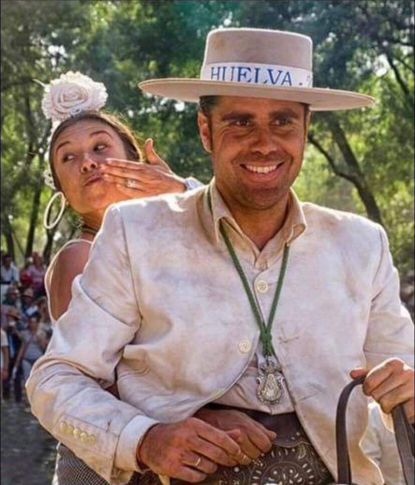 Con su esposa Mercedes haciendo el camino del Rocío