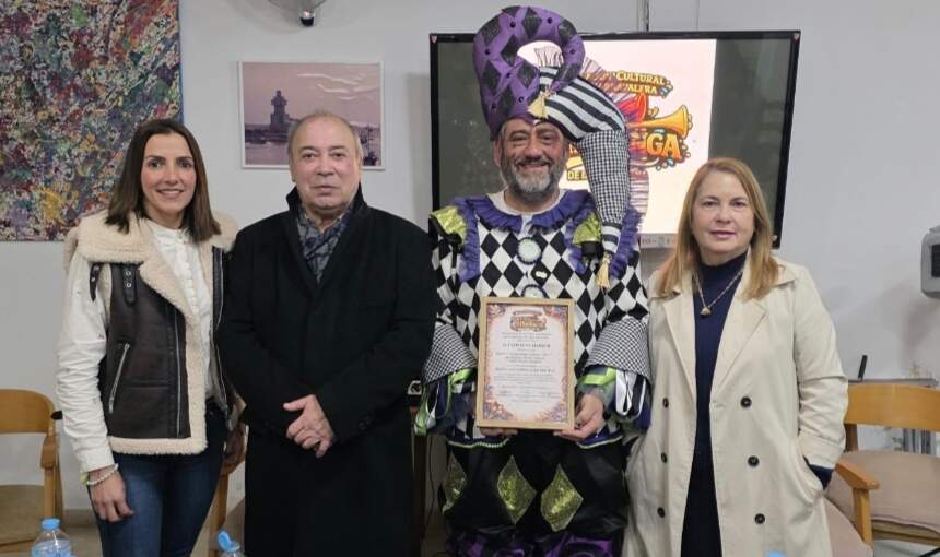 Mateo Jesús Rodríguez con autoridades municipales y peñistas