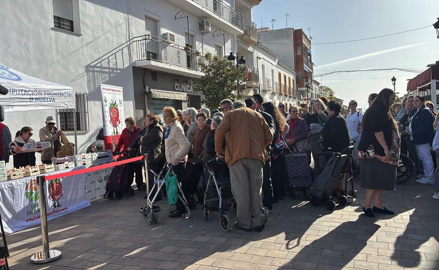 Campaña #YoComoFresasdeHuelva en Adamuz.