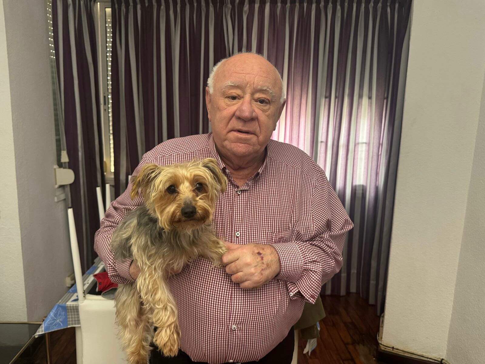 Con Curriqui su fiel e inseparable mascota