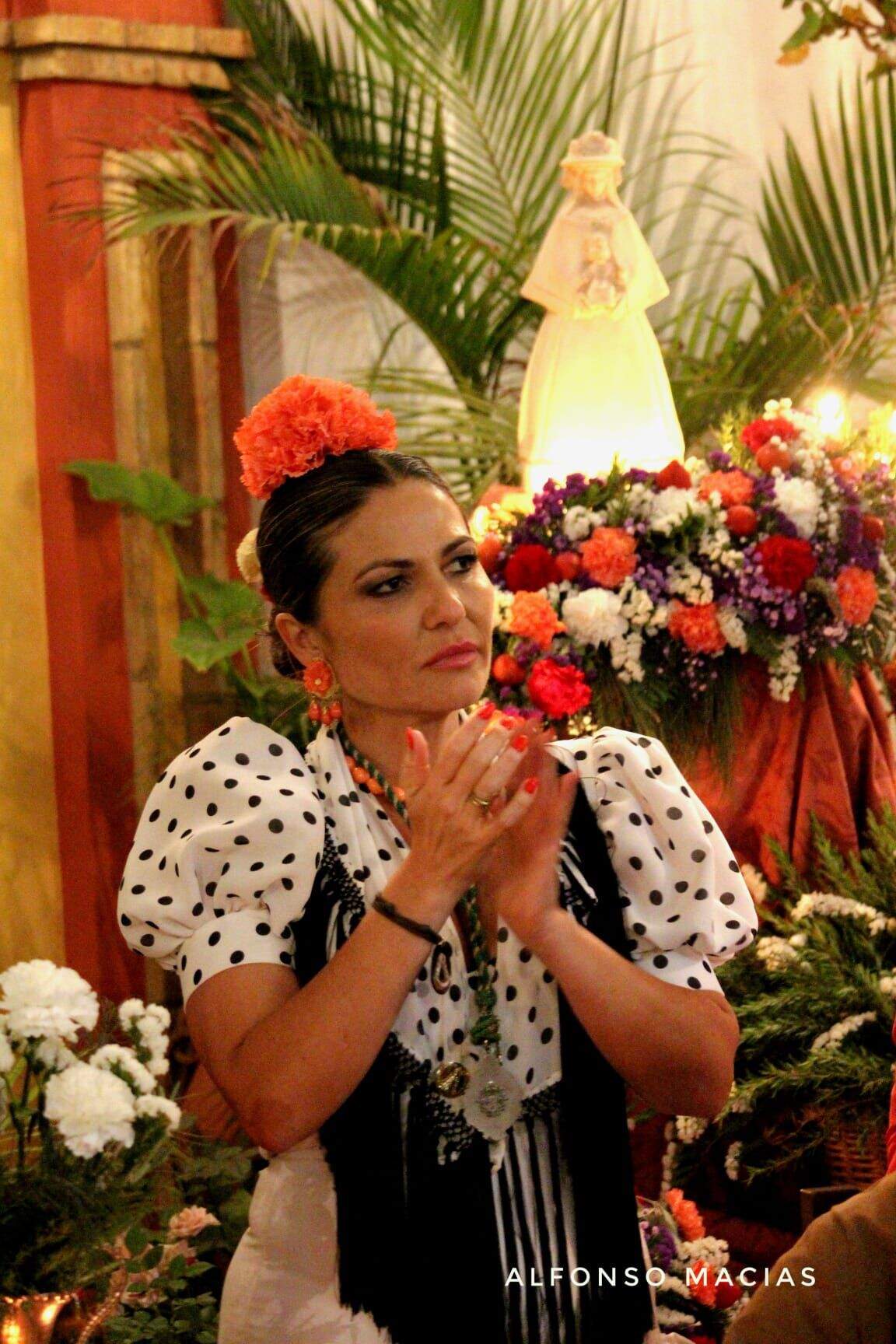 Disfrutando de la romería en una de las casas