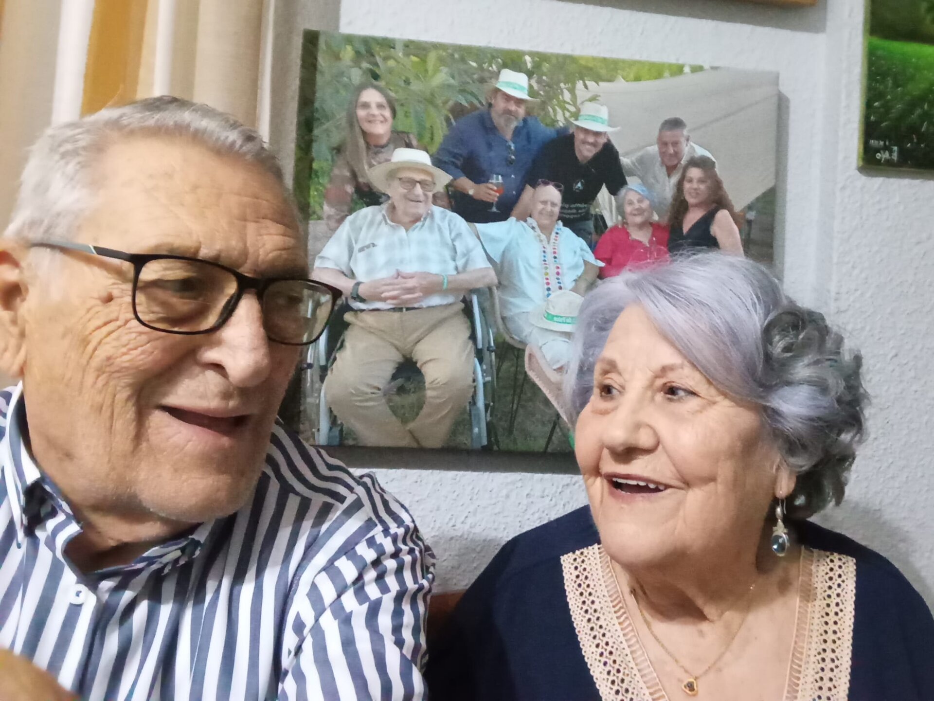 Con foto familiar de fondo