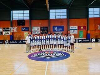 Fede con su equipo EASO Basket de juniors de primer año en el campeonato de España Huelva 2026