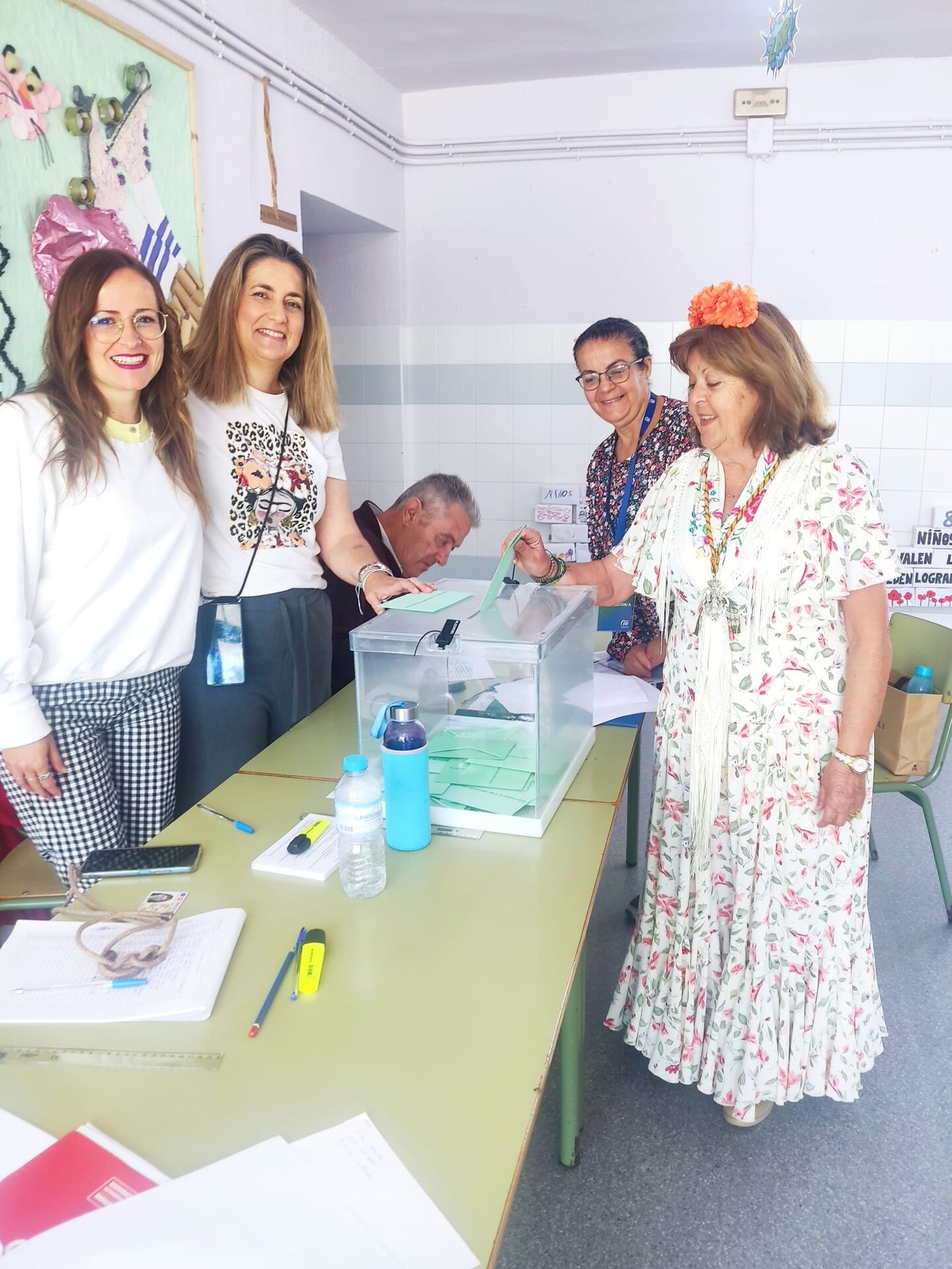 Votando en Beas.
