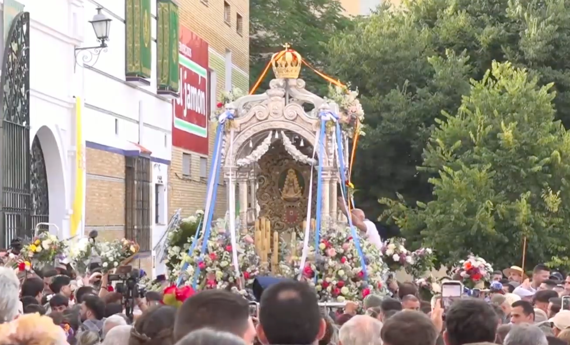 Salida de la Hermandad de Huelva.