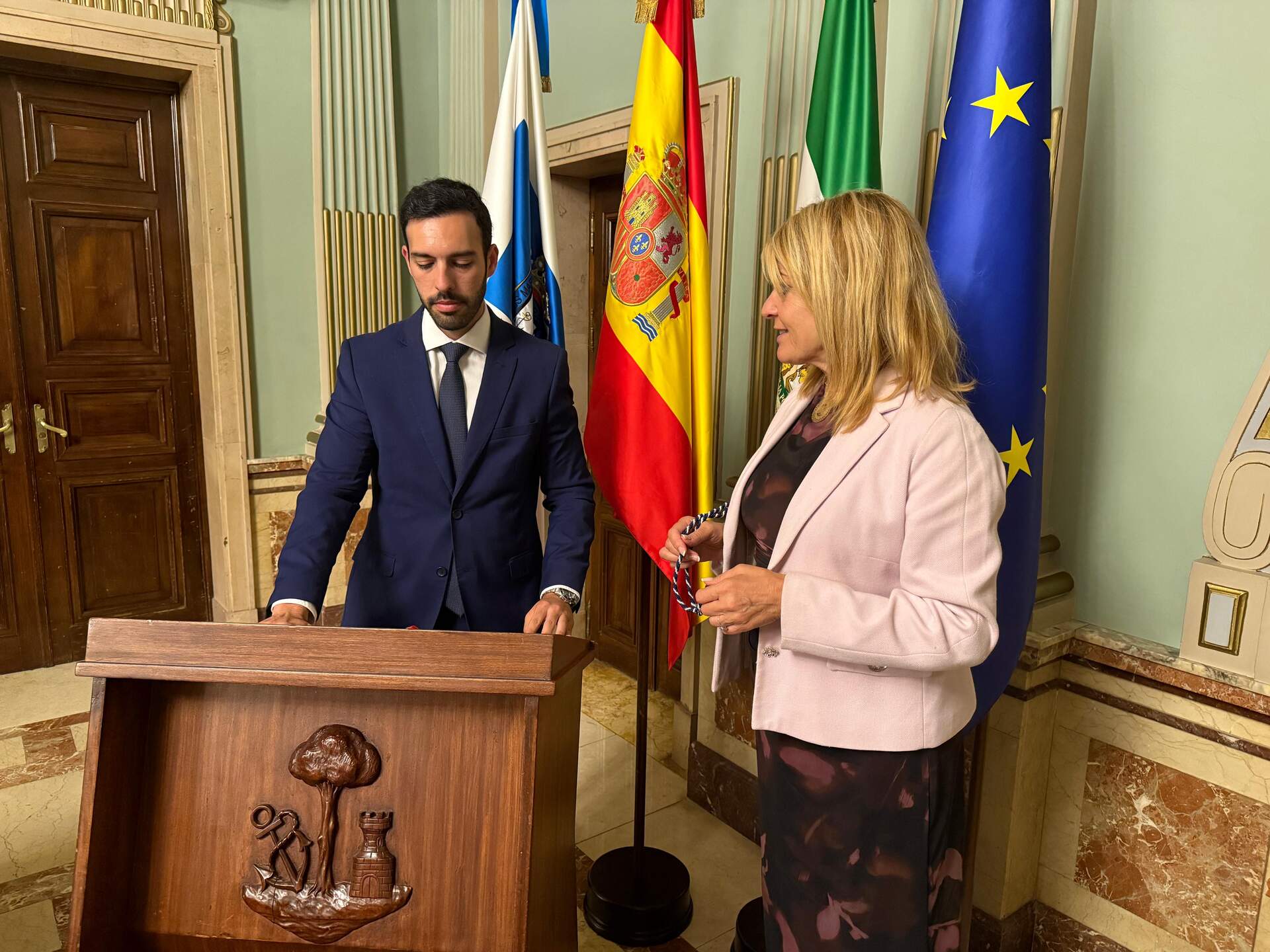 Toma posesión Toni Garrido