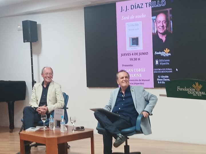 En la Sala de Exposiciones de la Fundación Caja Rural del Sur, durante la presentación se su poemario Será de noche