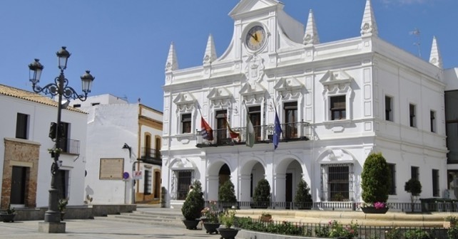 Pillados ‘in fraganti’ mientras robaban varias jaulas con pájaros en Cartaya