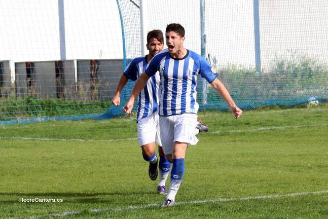 Manu Torres firma como profesional y alarga su vinculación con el Recre