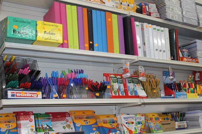 La incertidumbre de la vuelta al cole marca las ventas de copisterías y papelerías onubenses