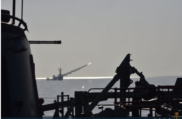 Lanzan misiles en el Golfo de Cádiz y los estruendos llegan hasta la Costa 2 misil02