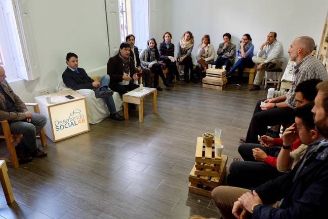 El alcalde muestra su apoyo a los emprendedores vinculados a la economía social