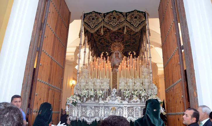 La Esperanza se queda en su templo en un aciago Miércoles Santo