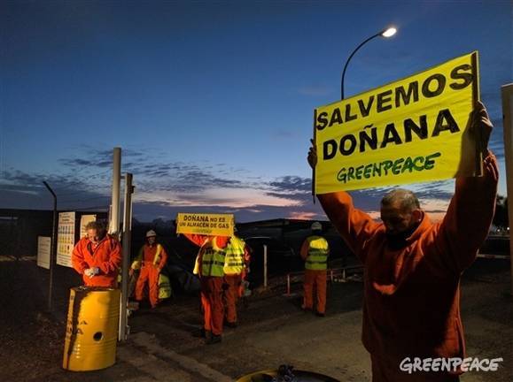 Greenpeace paraliza las obras del gasoducto de Gas Natural en Doñana
