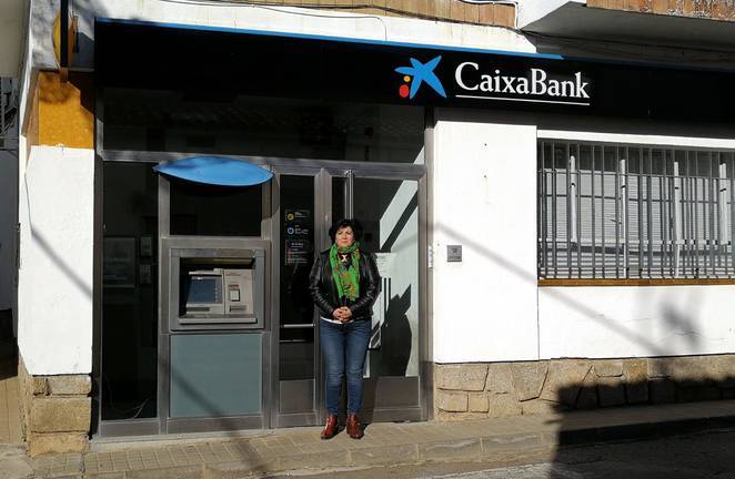 Indignación en Cumbres de San Bartolomé por un banco que sólo abrirá 2 días a la semana