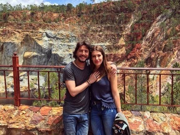 ‘Huelva, es tu hora’, el lema que Carolina Marín y Manuel Carrasco difunden en Fitur 2017