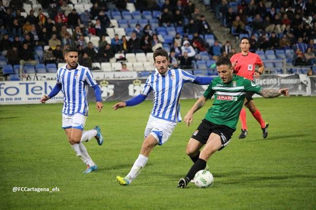 El Recre recupera a Iván Robles y espera a Rafa de Vicente