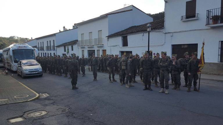 La Legión visita Galaroza y despierta una gran expectación