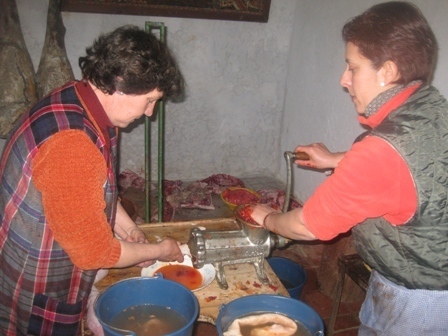 Las matanzas tradicionales del cerdo acumulan elementos culturales