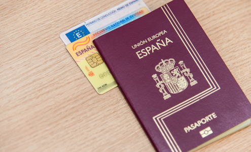 La policía hace 4.000 DNI y pasaportes más que en 2015