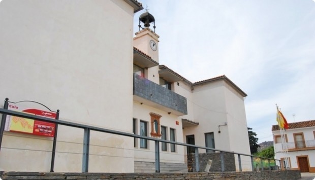 El centro de día de Cala sigue cerrado tres años después de inaugurarse
