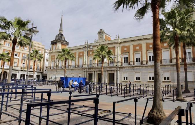 La Carrera Oficial de la Semana Santa ya enseña su armazón