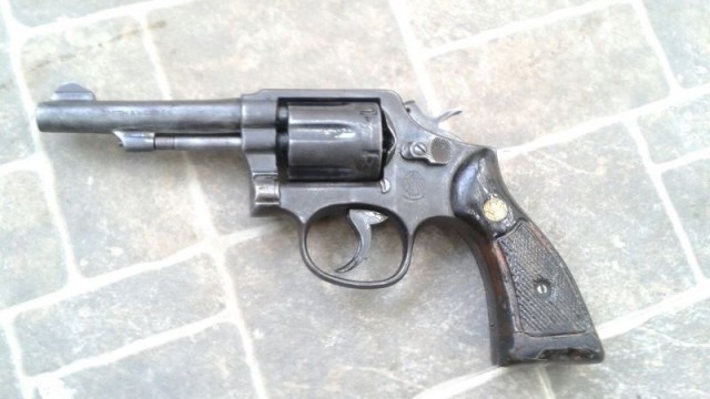 Discute con su primo y acaba disparándole con un revólver en una pierna