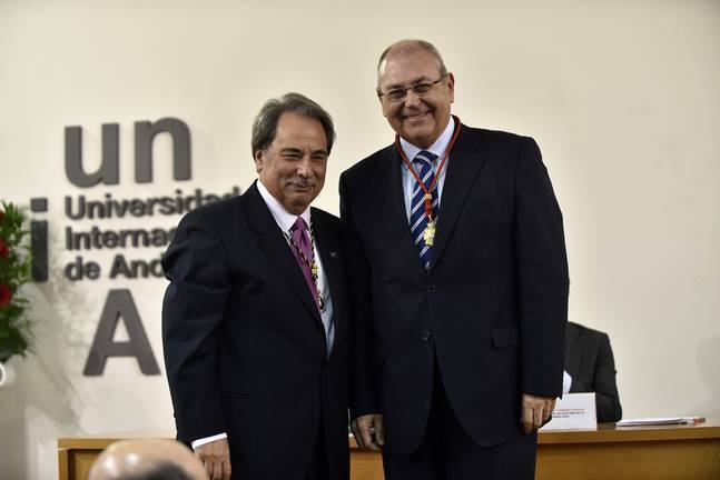 Fundación Atlantic Copper, Ayuntamiento de Palos y el profesor Juan M. González, Medallas de la UNIA 3 unia5