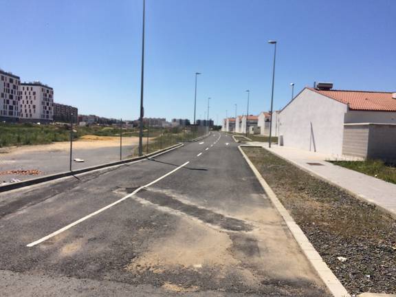 Denuncian a una okupa en las nuevas casas de Santa Lucía y blindan las otras 7 viviendas