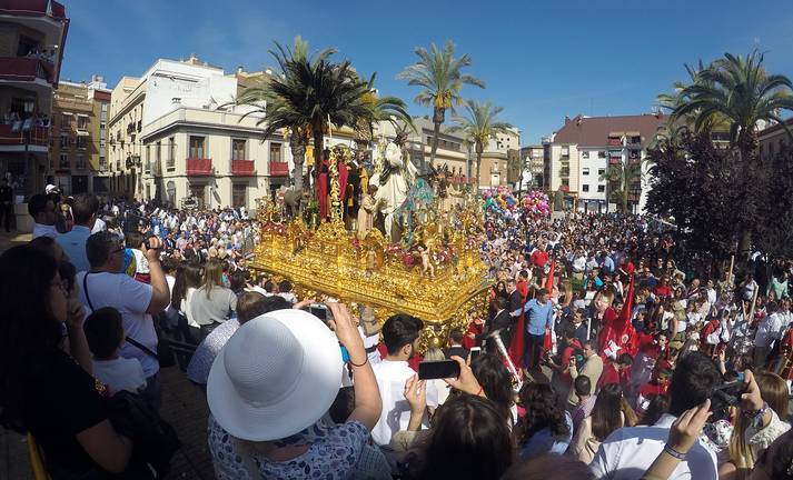 La Huelva cofrade brilla con todo su esplendor en el Domingo de Ramos