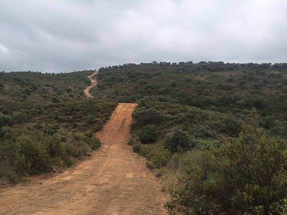 Rescatan en Zufre a un motorista perdido que sufrió un accidente en un cortafuegos 1 Rescatan en Zufre a un motorista perdido que sufrió un accidente en un cortafuegos