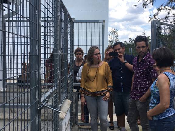 El actor Unax Ugalde fomenta la adopción de perros del refugio provincial