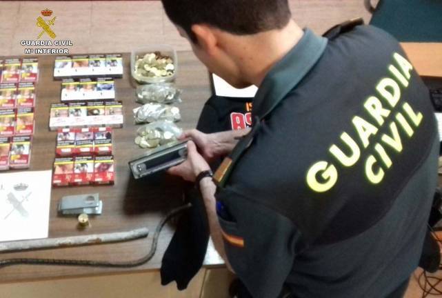 Detenidos dos menores que robaron en un bar de Cala 33 cajetillas de tabaco y 200 euros