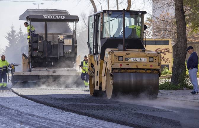 Trabajos de asfaltado provocan retenciones en la A49 a la altura de San Juan del Puerto