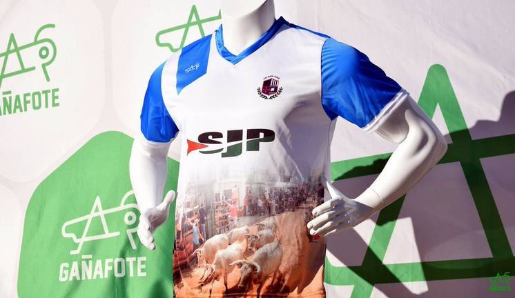 El CD San Juan se une a la moda de las equipaciones llamativas