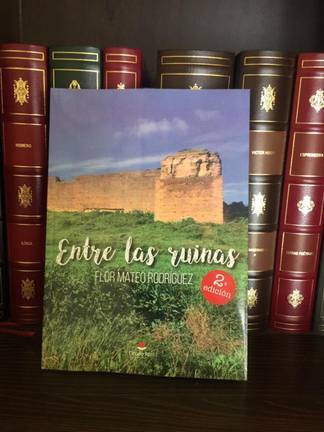 Flor Mateo. Autora de ‘Entre las ruinas’, Escacena en una historia de amor.