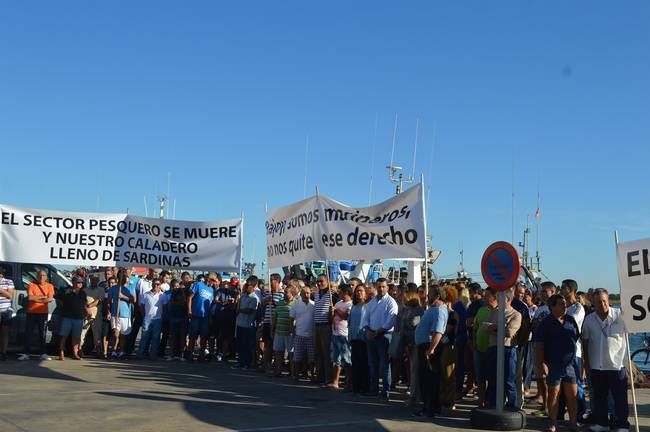 El sector pesquero rechaza el límite de 20 cajas de sardinas por barco y día