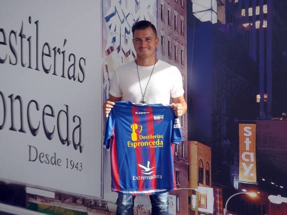Airam Cabrera amenaza al Nuevo Colombino